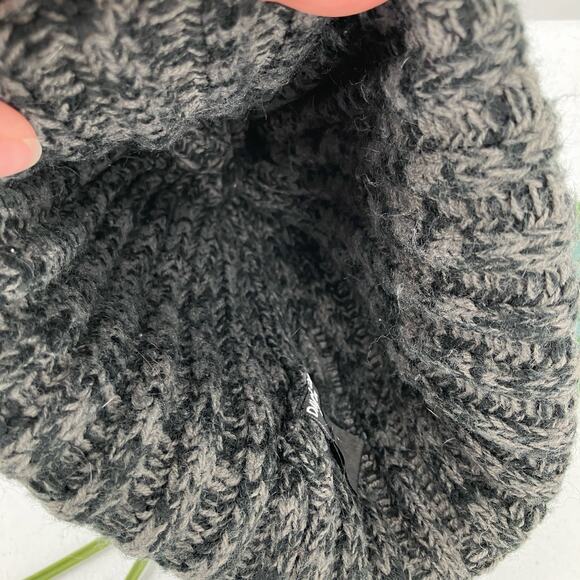 David & Young Gray Black Marble Ribbed Cuff Puff Pom Knit One Size Beanie Hat - Picture 4 of 6